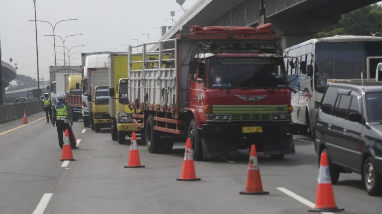 Kemenhub Terapkan Pembatasan Penuh Angkutan Barang di Tol saat Nataru