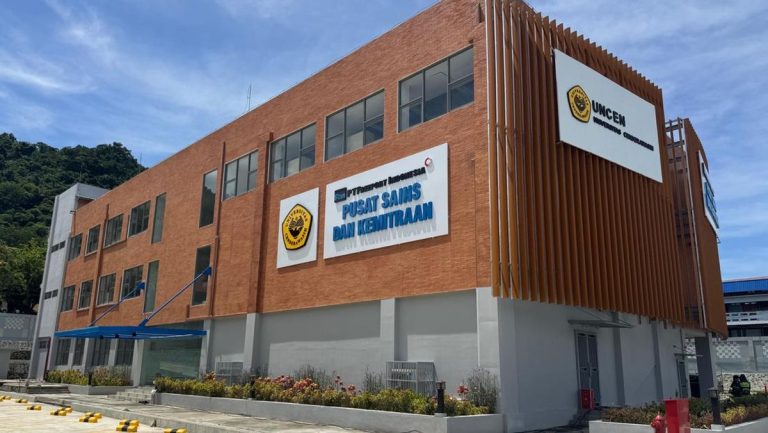 Freeport Serahkan Gedung Sains UNCEN, Perkuat Riset di Papua