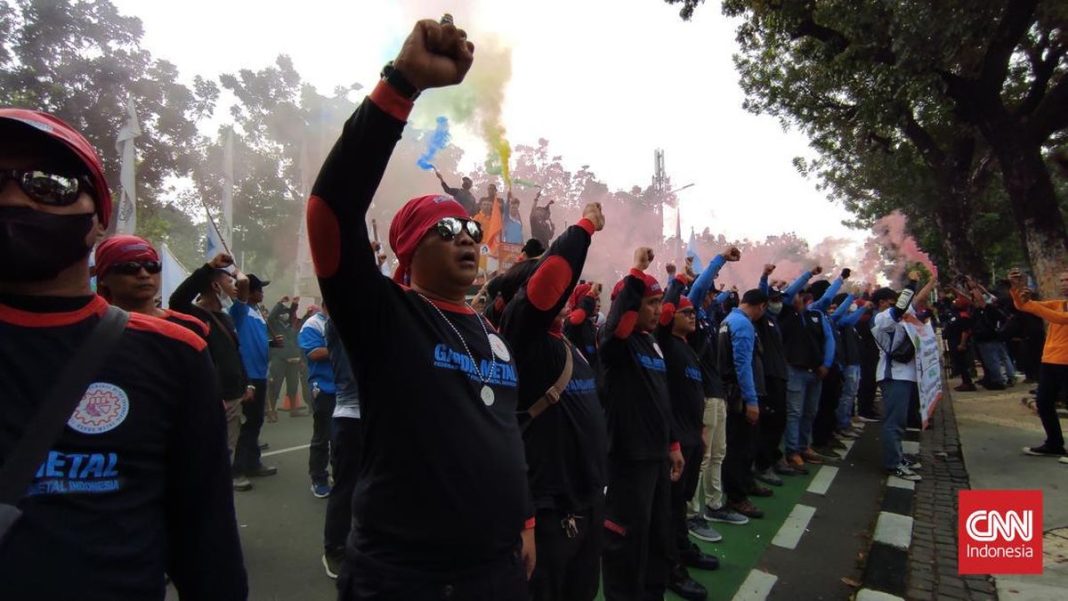 Buruh Sejahtera atau Tetap Nelangsa?