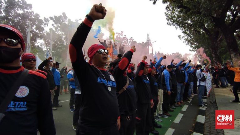 Buruh Sejahtera atau Tetap Nelangsa?