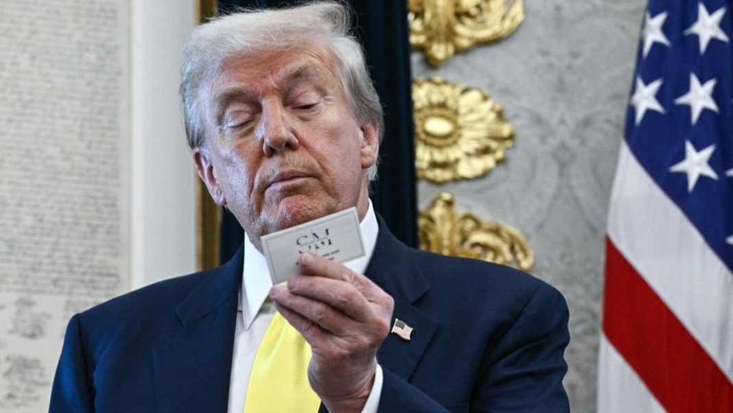 Trump Teken Perintah Eksekutif ‘Longgarkan’ Aturan Ganja di AS