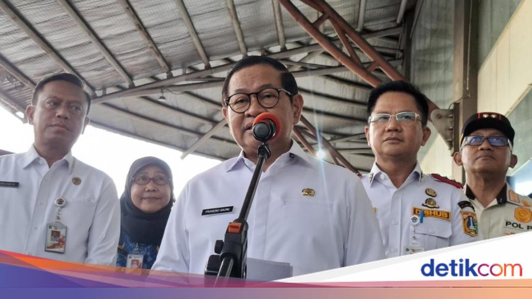 Cek Terminal Pulo Gebang, Pramono Sebut Puncak Mudik Nataru Diprediksi Besok