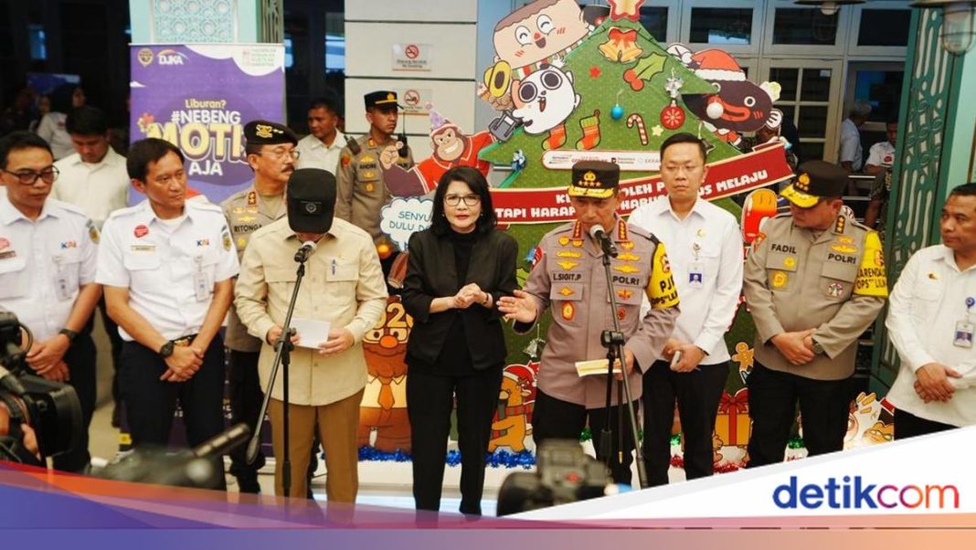 Tinjau Pengamanan Nataru di Stasiun Senen, Kapolri Ingatkan Kesiapsiagaan Hadapi Potensi Bencana