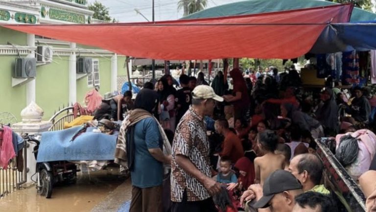 Pengungsi Banjir-Longsor Sumut Mulai Terserang Penyakit Kulit dan ISPA