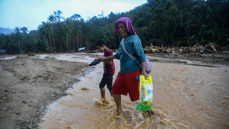 Warga Tukka Tapteng Masih Terisolir, Rawan Banjir Susulan