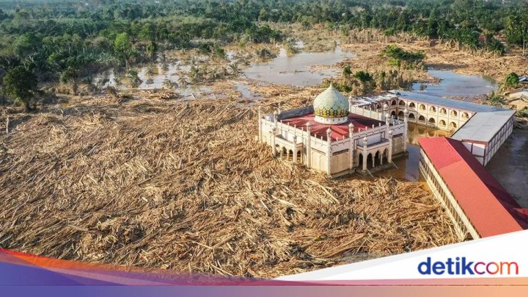 PKS Usul Prabowo Berkantor Sementara di Wilayah Terdampak Bencana Sumatera
