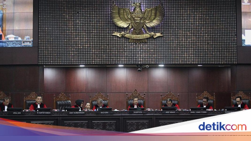 Dosen Gugat UU ke MK agar Gaji Setara UMR