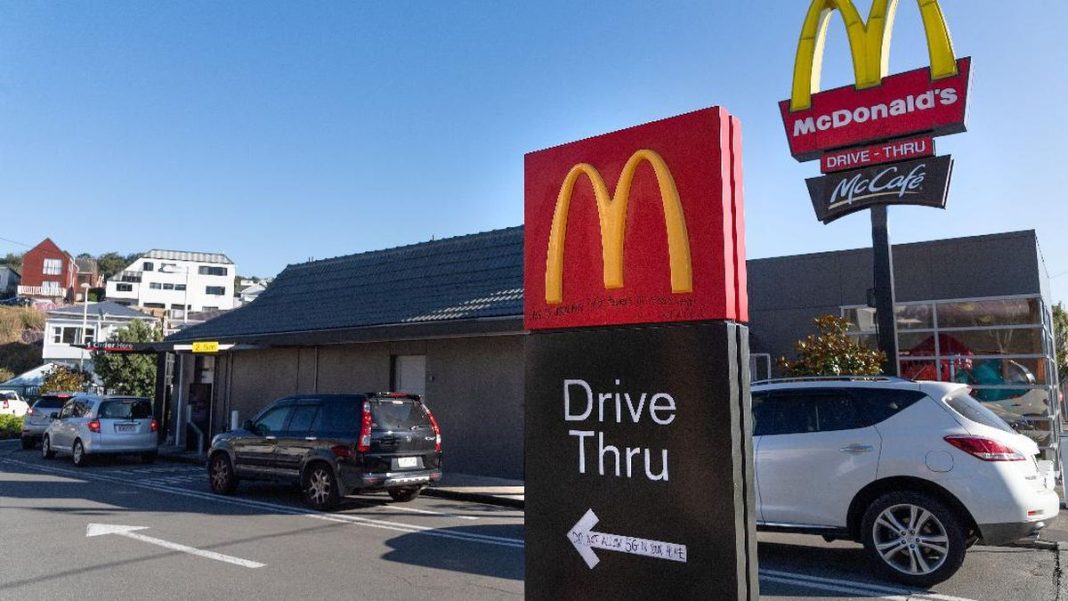 Pria Tewas Terjepit Mobil di Layanan Drive-Thru McDonald’s