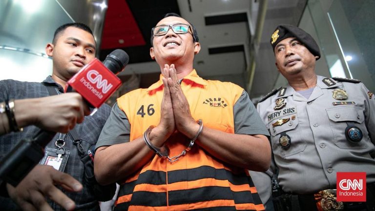 KPK Sita Uang Saat Geledah Rumah Dinas Bupati Lampung Tengah