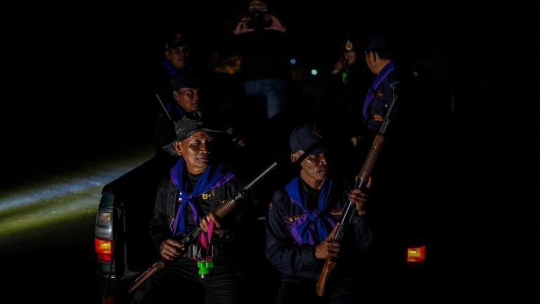 Para Penjaga Desa Thailand Bertaruh Nyawa di Zona Perang
