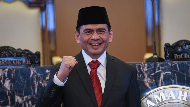 Lindungi Konsumen, OJK Batasi Skema Pembayaran ‘Kecebong’ Pinjol
