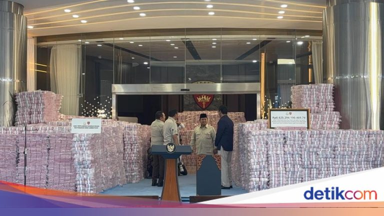 Saat Gedung Bundar Kejagung Hampir Terhalang ‘Gunungan’ Rp 6,6 Triliun