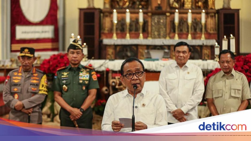 Tinjau Misa Natal di Jakarta, Menko PMK Sampaikan Pesan Prabowo ke Jemaat
