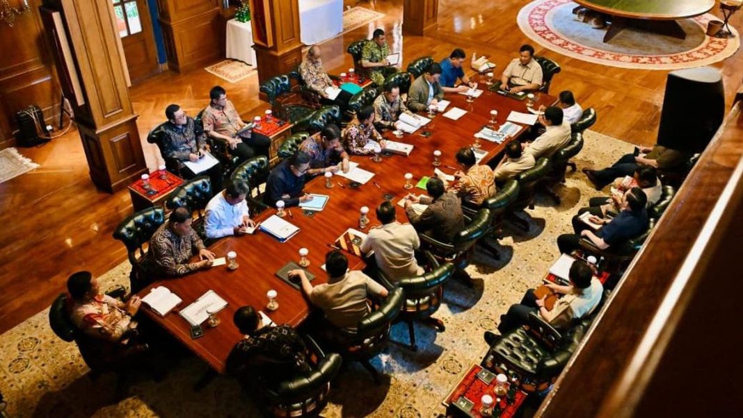 Prabowo Panggil Menteri ke Hambalang Bahas Penanganan Bencana Sumatra