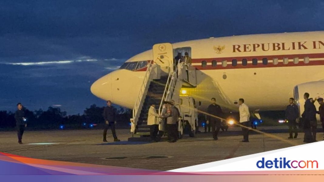 Prabowo Tiba di Bandara Minangkabau, Bakal Cek Penanganan Bencana di Sumbar