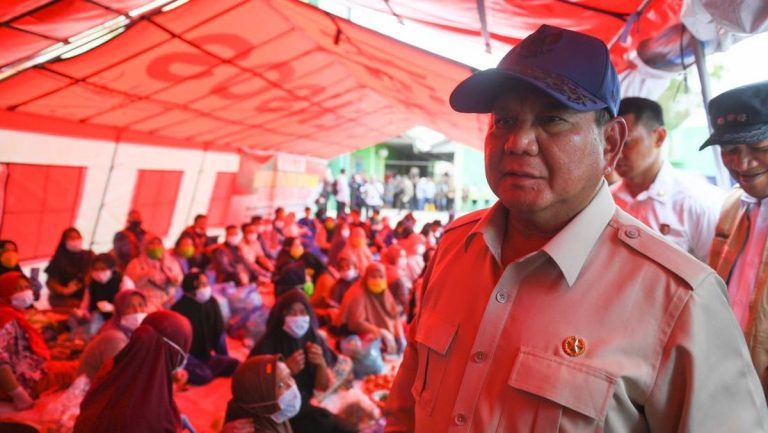 Prabowo Kunjungi Korban Banjir Agam: Hunian Sementara Mulai Dibangun