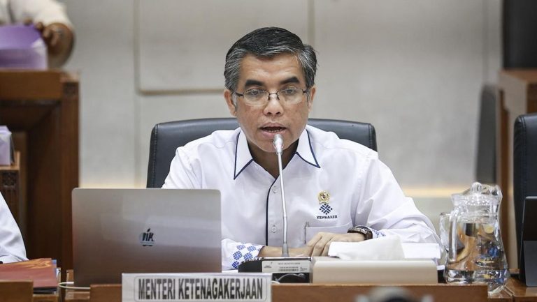 Prabowo Teken PP Pengupahan, Tetapkan Formula Baru Kenaikan Upah 2026