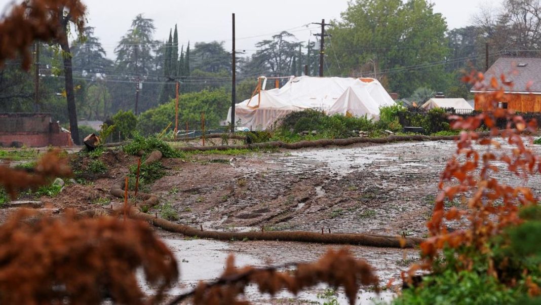 California Selatan Banjir Bandang pada Malam Natal setelah Hujan Badai