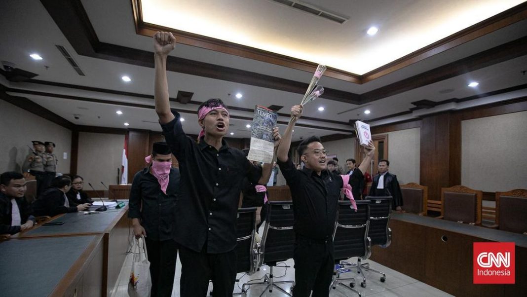 Momen Sidang Perdana Delpedro dkk di PN Jakarta Pusat