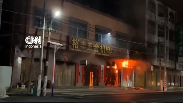 Detik-detik Kebakaran Hunian di China Tewaskan 12 Orang