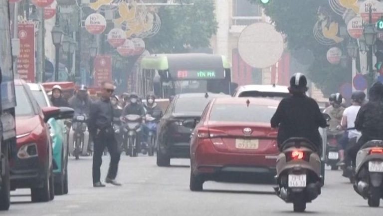 Penampakan Hanoi Vietnam ‘Dibekap’ Kabut Polusi Parah