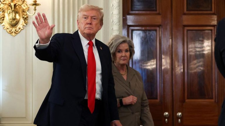 Kepala Staf Presiden Sebut Trump Punya ‘Kepribadian Pecandu Alkohol’