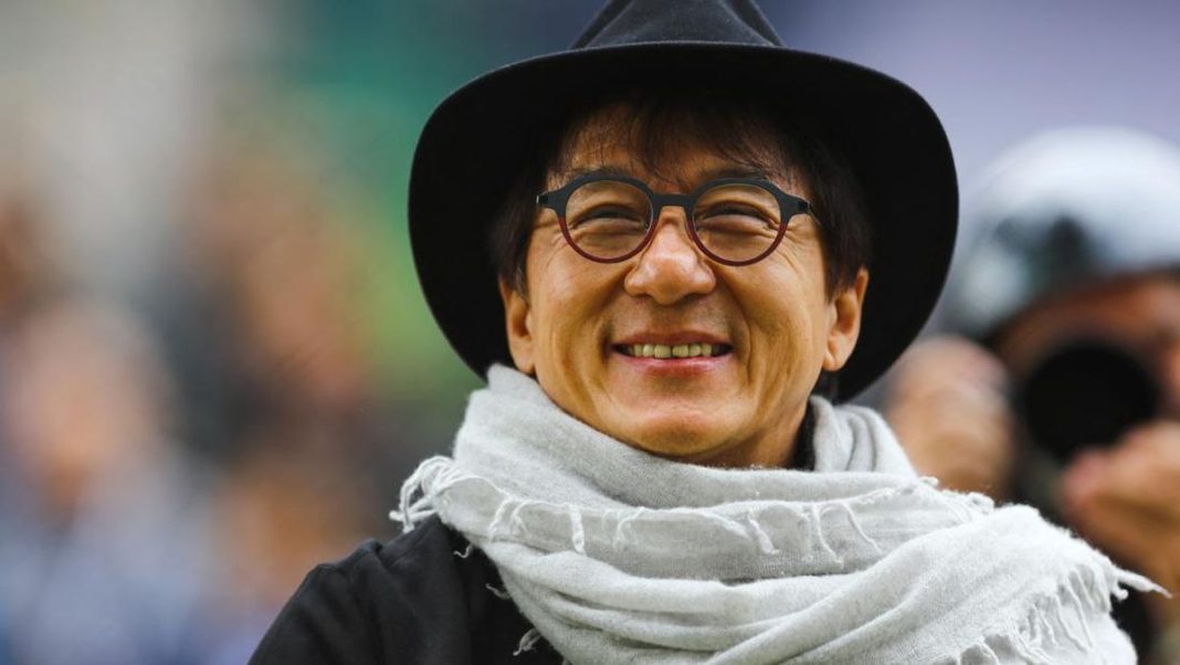 Viral Debut Jackie Chan di Acara Fashion Show Malah Jadi Meme