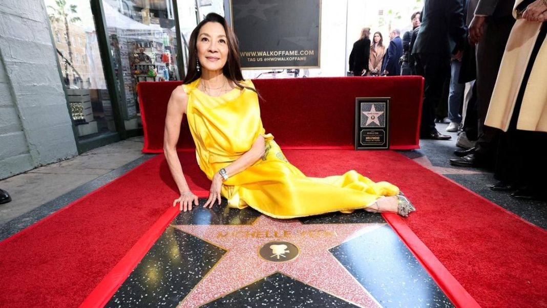 Michelle Yeoh Kini Terpatri di Hollywood Walk of Fame
