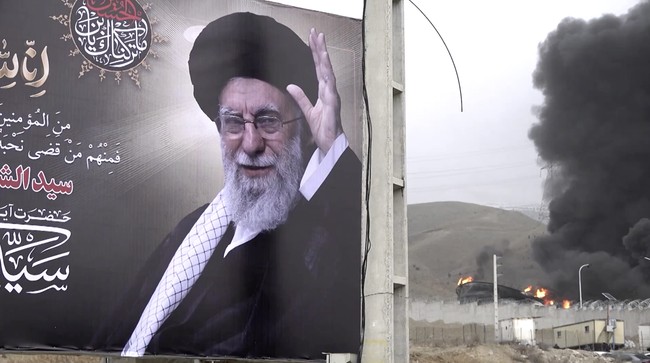 AS Mulai Kewalahan Lawan Iran, Pakar Rusia Ungkap Blunder Trump