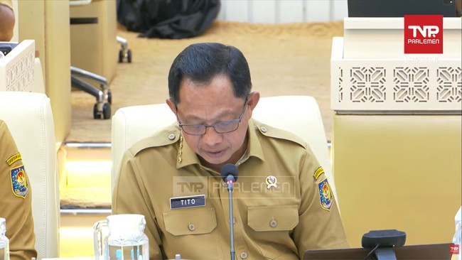 Mendagri Tito Karnavian Tiba-Tiba Minta Maaf ke DPR, Ada Apa?