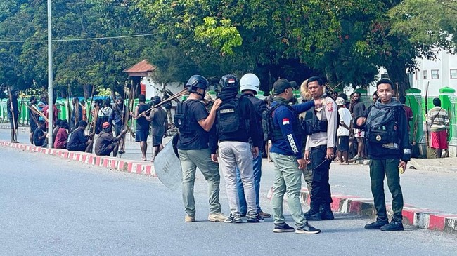Potret Wamena Mencekam! Perang Suku Pecah Gegara Denda Adat – Publik Pos Update