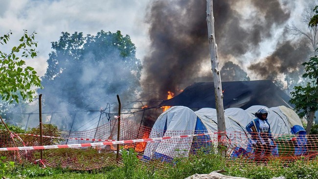 Rumah Sakit Ebola Dibakar-1 Jenazah Hangus, Pasien Lari Ditangkap – Publik Pos Update