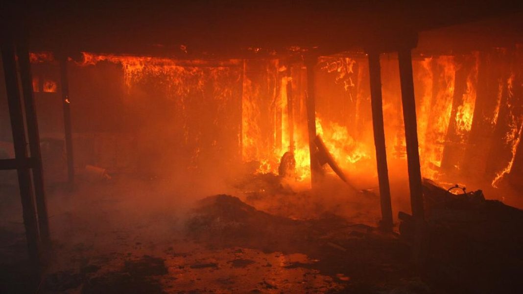 Kebakaran Pabrik Sandal Cipondoh Tangerang, 3 Bangunan Ludes Terbakar