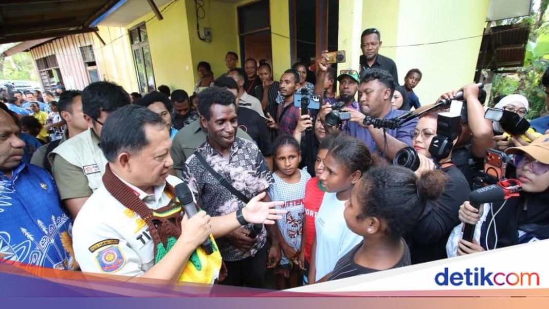 Mendagri Cek Bantuan Stimultan Perumahan Swadaya di Papua