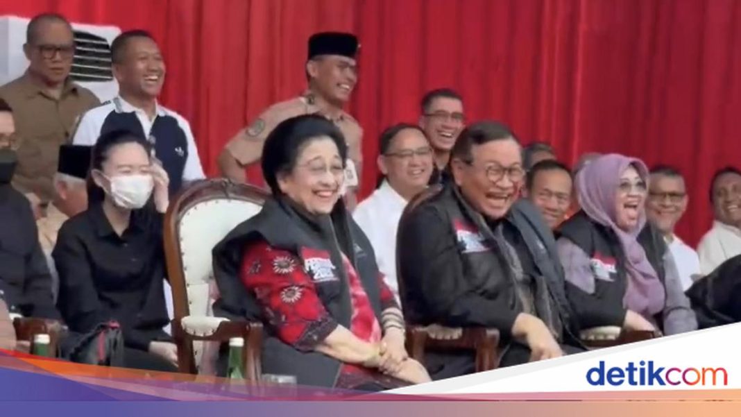 Momen Megawati Tertawa Saksikan Lomba Impersonate Dirinya