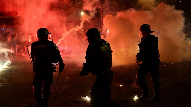 Ngeri! Prancis Berubah Bak ‘Neraka’, Paris Rusuh-900 Orang Ditangkap – Publik Pos Update