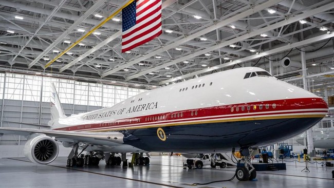 Serba Mewah, Momen Donald Trump Pamer Pesawat Kepresidenan Baru – Publik Pos Update