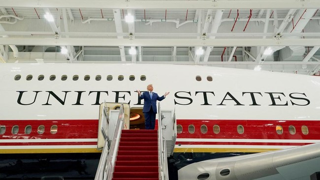 Donald Trump Pamer Pesawat Baru, Ternyata Hadiah dari Qatar – Publik Pos Update