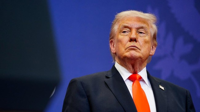 Memalukan! Donald Trump Kena Tampar Warga Sendiri di Momen Istimewa – Publik Pos Update