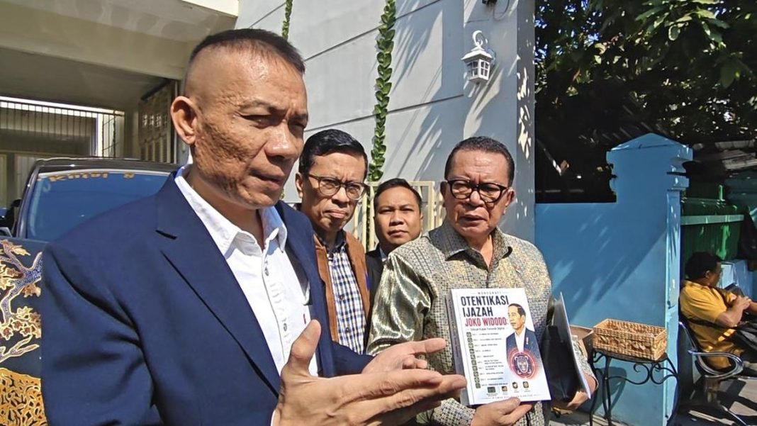 Rismon Bakal Gelar Bedah Buku ‘Otentikasi Ijazah Joko Widodo’ di UGM