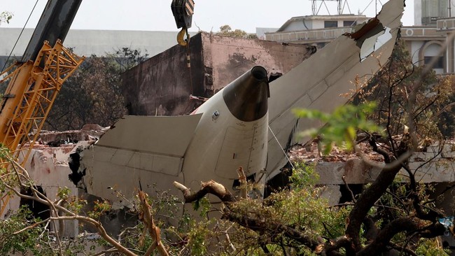 Pesawat Boeing 787 Jatuh Tewaskan 260 Orang Dipenuhi Misteri – Publik Pos Update