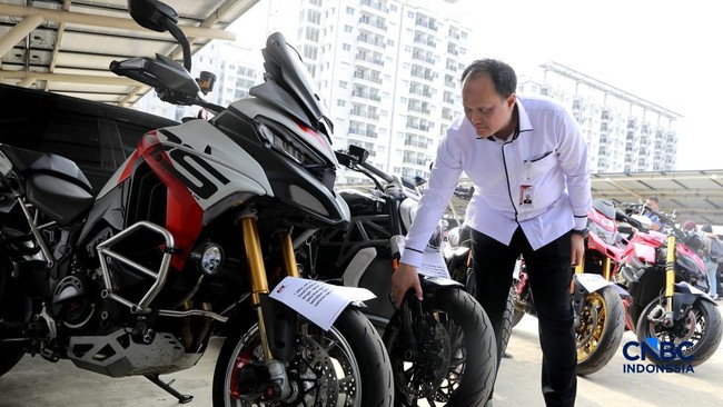 Penampakan Barang Mewah Bakal Dilelang KPK, Ada Balenciaga-Ducati Noel – Publik Pos Update