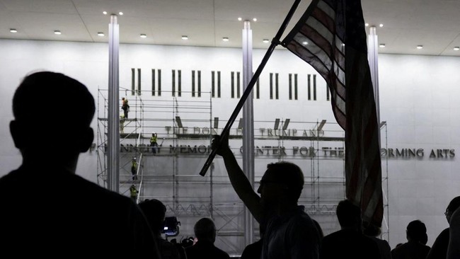 Trump Kalah di Pengadilan, Namanya Dicopot dari Gedung Kennedy Center – Publik Pos Update