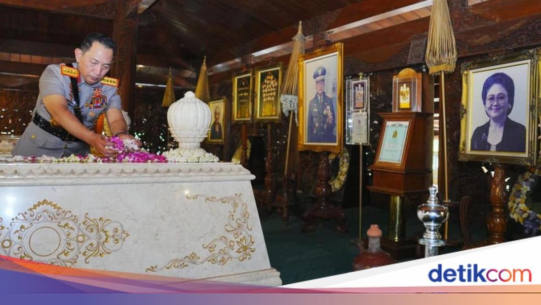 Ziarah Kapolri ke Makam 3 Presiden RI Jelang Hari Bhayangkara