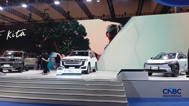 Toyota Geber GIIAS 2026, Boyong Mobil Bensin Bongsor-Listrik BEV