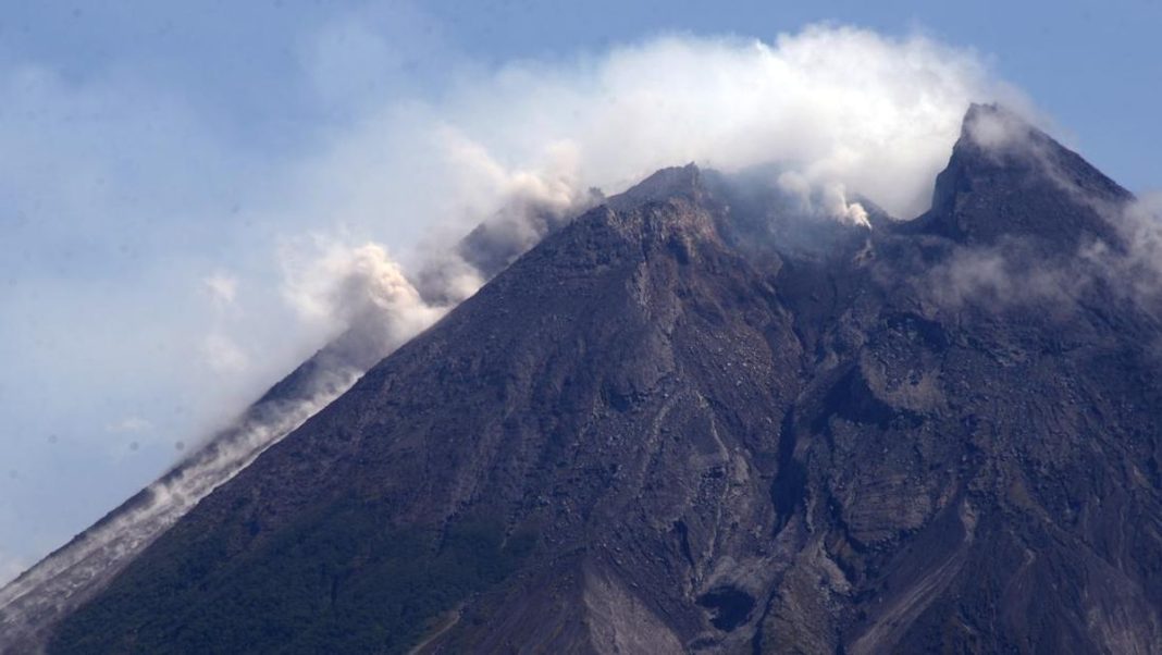 BPPTKG Tegaskan Larangan Pendakian Merapi, Waspada Erupsi Eksplosif