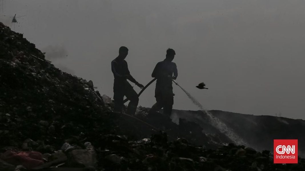 Hari ke-10 Kebakaran TPA Jatiwaringin, 61 Warga Terpapar ISPA