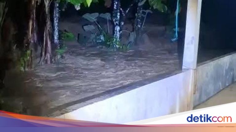 Anomali Banjir di Tengah Kemarau