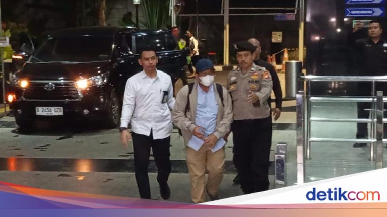 Bupati Lombok Barat Tiba di KPK Usai Kena OTT