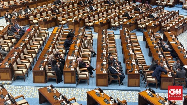 DPR Akan Panggil Kemendiktisaintek soal Pendirian URI